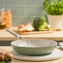 Advanced Hard Anodized stekepanne 24 cm, cardamom