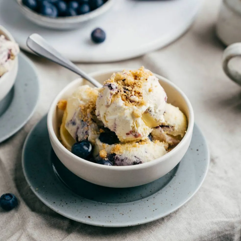 AKM 6230 kjøkkenmaskin med iskremmaskin, harmony beige