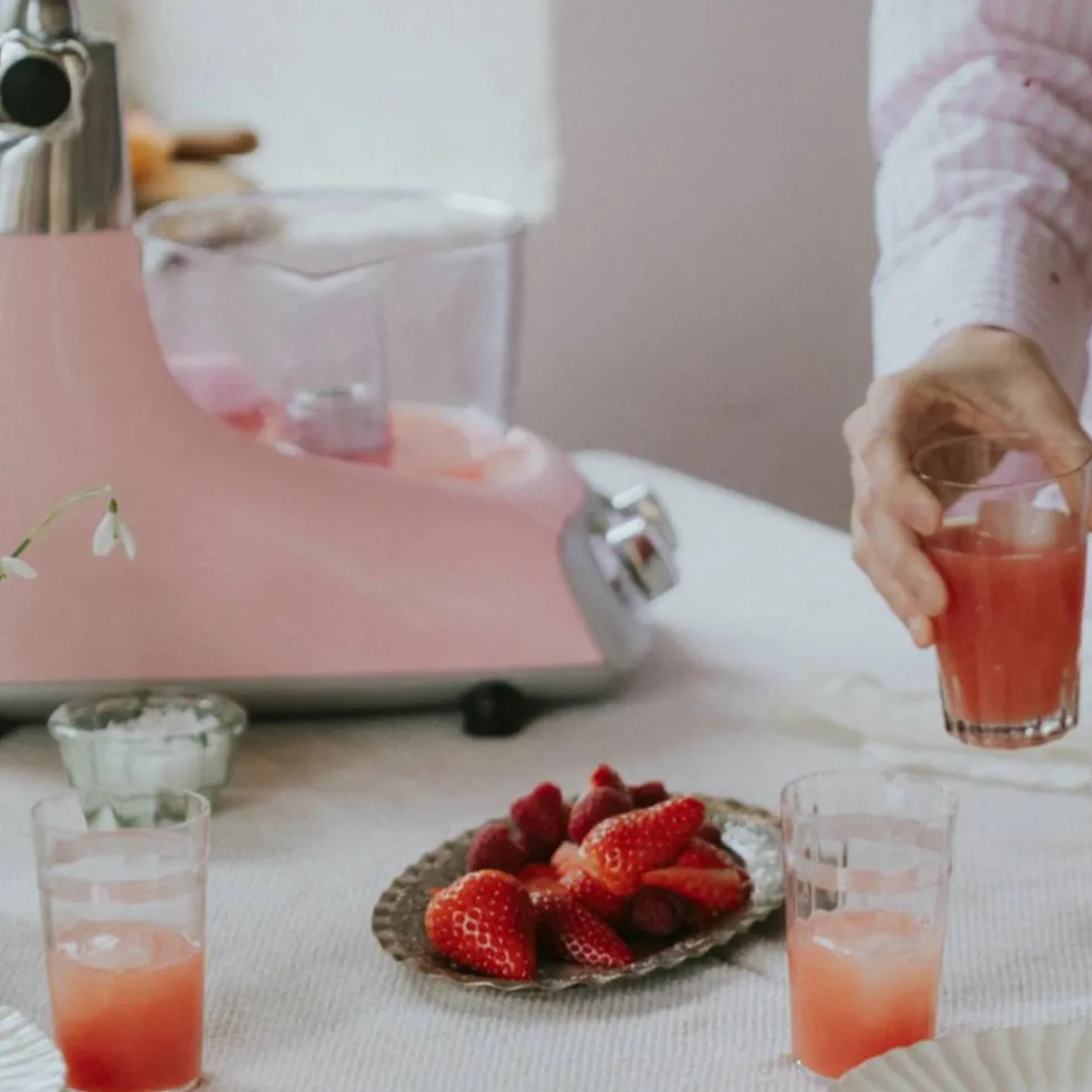 Assistent AKM6230 + mikserkanne og sitruspresse, coral crush