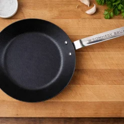 Carbon kolstålspanne 28 cm
