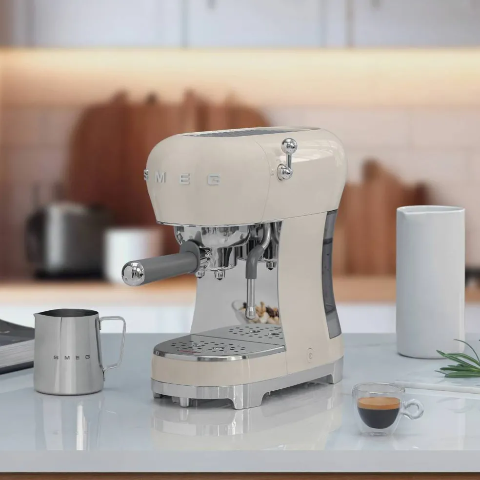 ECF02 Espressomaskin, hvit