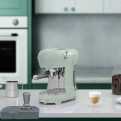 ECF02 Espressomaskin, svart