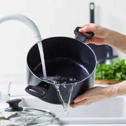 Essence gryte med lokk 24 cm, svart