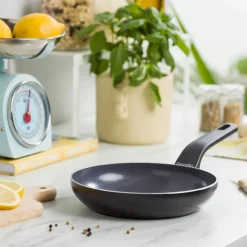 Essence stekepanne 28 cm, svart