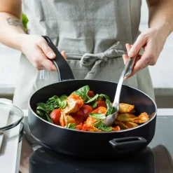 Essence stekepanne med lokk 28 cm, svart