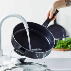 Essence stekepanne med lokk 28 cm, svart