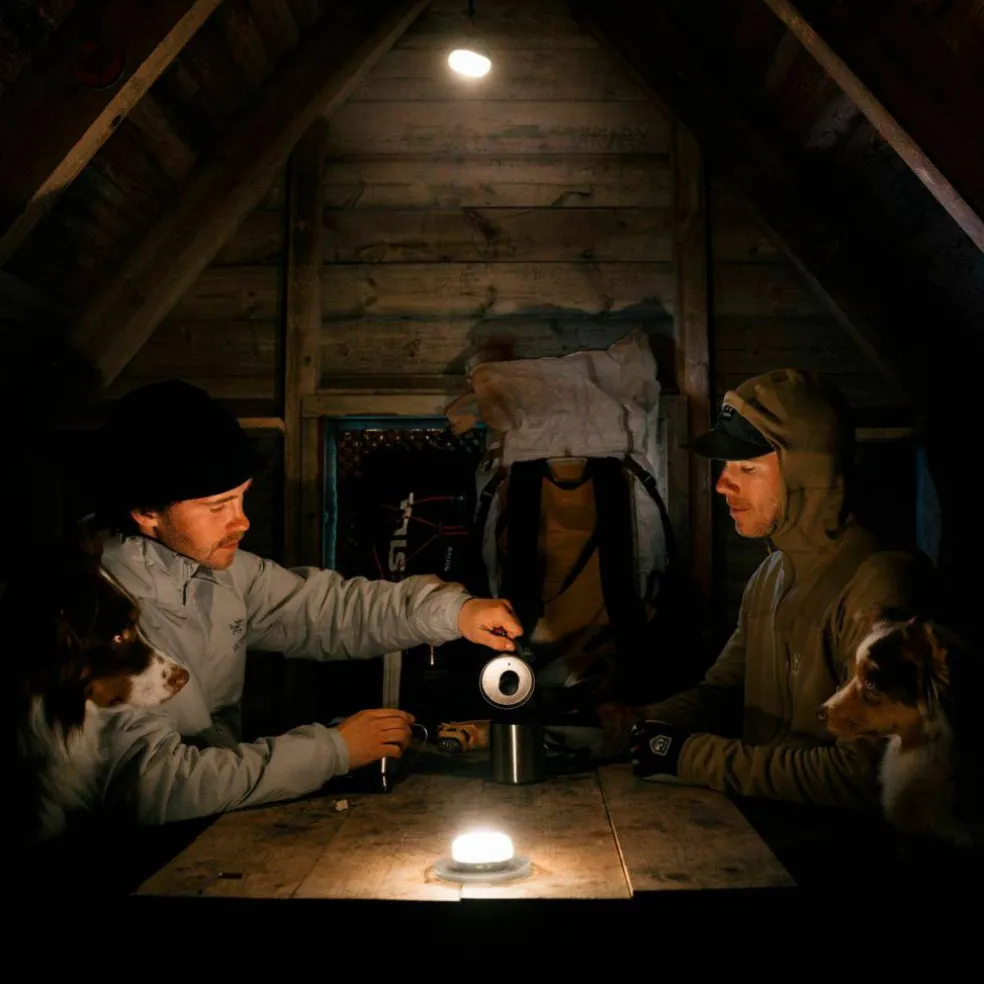 Glow Recharge campinglykt, svart