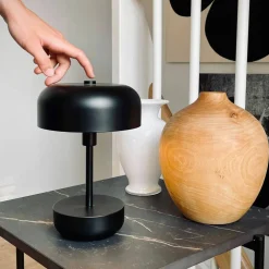 Haipot portabel LED-bordlampe, mørkerød