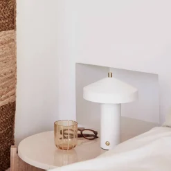 Hatto bordlampe, hvit