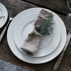 Hvit Plissé tallerken, Ø 17 cm.