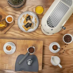 Kalibrert kaffetamper med støpt silikonmatte