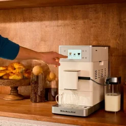 KF4 FA helautomatisk espressomaskin, matt svart
