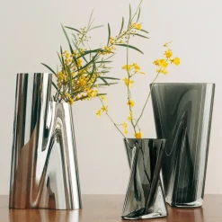 Lituus glassvase mellom