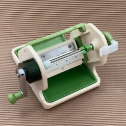 Mini grønnsakskvern, beige/grønn