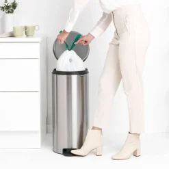 NewIcon pedalbøtte 30 liter, blankbørstet stål