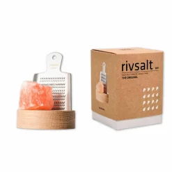Original sett med rivjern, saltstein og bordstativ i eik