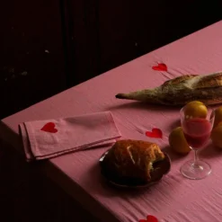 Pink Hearts duk 250×145 cm, rosa