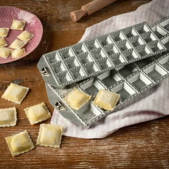 Ravioliform til 24 kvadratiske ravioli