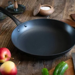 Stekepanne 20 cm, lettvektsstøpejern