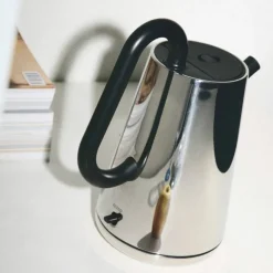 Toru vannkoker 1,7 liter, svart/stål