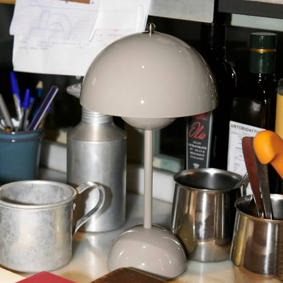 &Tradition Flowerpot VP9 bærbar lampe, grey beige