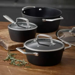 Travo grytesett med glasslokk 6 deler, svart aluminium
