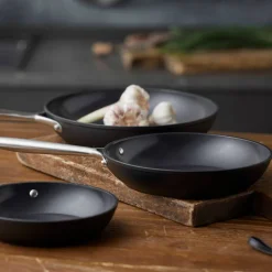 Travo stekepanne non-stick 24 cm, svart aluminium