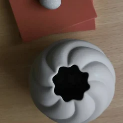 Twist Ball vase 20 cm, sand